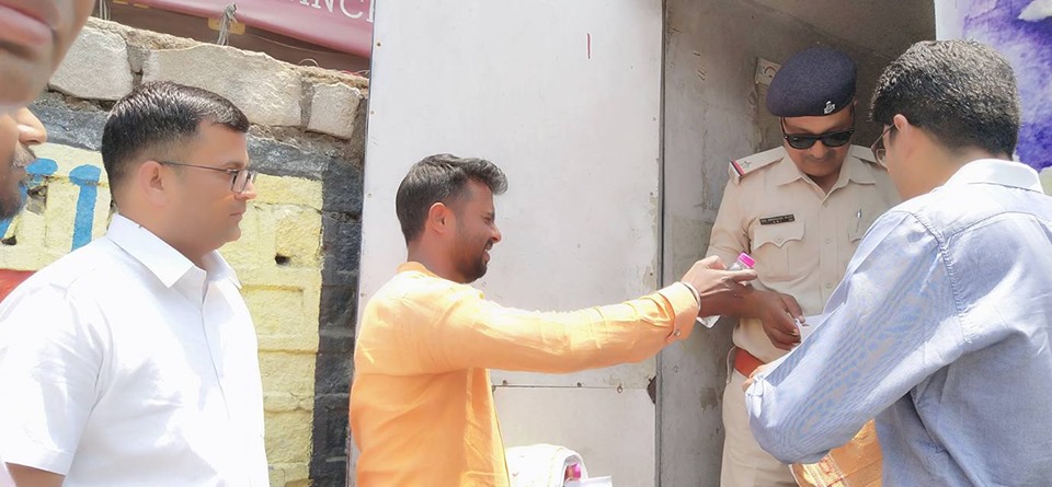 Distributing Sunstroke Medicine, water Bottles, Towels, and Health Tonic to all Traffic Police, Rickshaw Drivers, Automobiles, and common people.